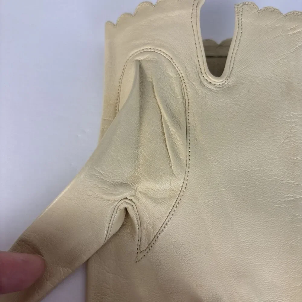 VTG Miss Aris Beige Cream Leather Gloves 7 1/2 Leather Wrist Length
